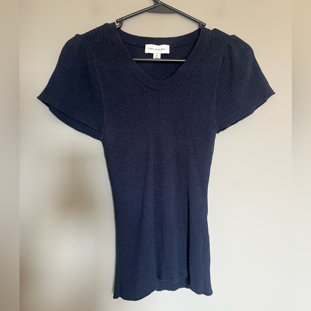 Free Assembly Shirt Bundle Size Small - Picture 4 of 7